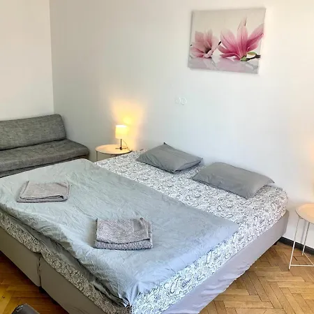 Apartment Slaveikov Square 9