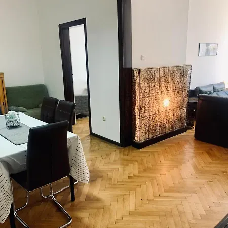 Apartment Slaveikov Square 9 *