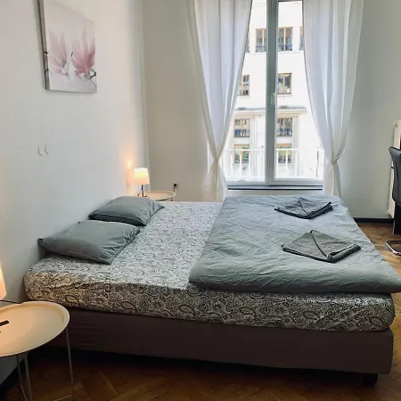 Apartment Slaveikov Square 9